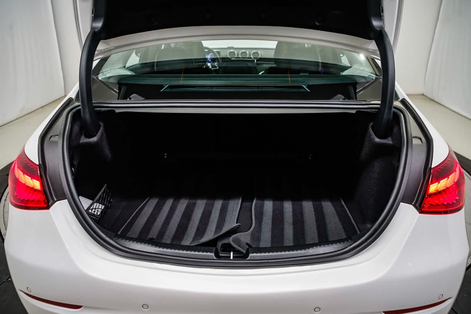 Thumbnail: 2025 Mercedes-Benz C-Class - 27