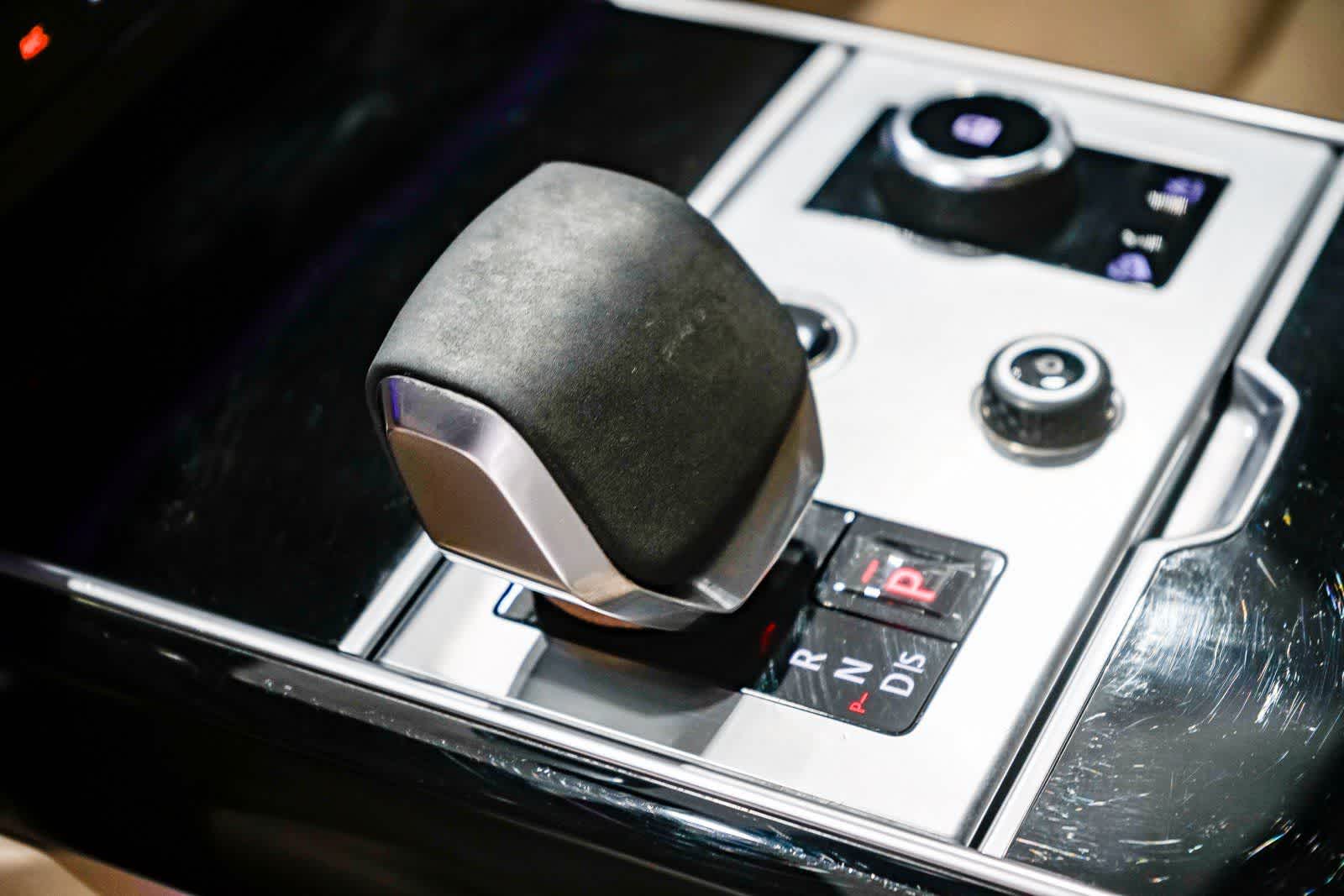 Thumbnail: 2023 Land Rover Range Rover - 21