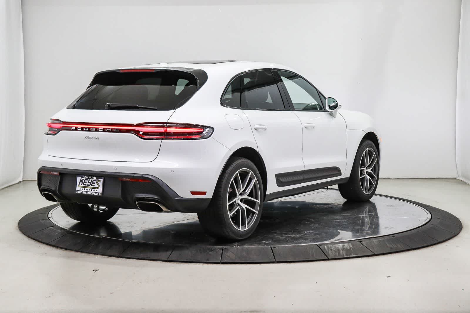 Thumbnail: 2024 Porsche Macan - 4