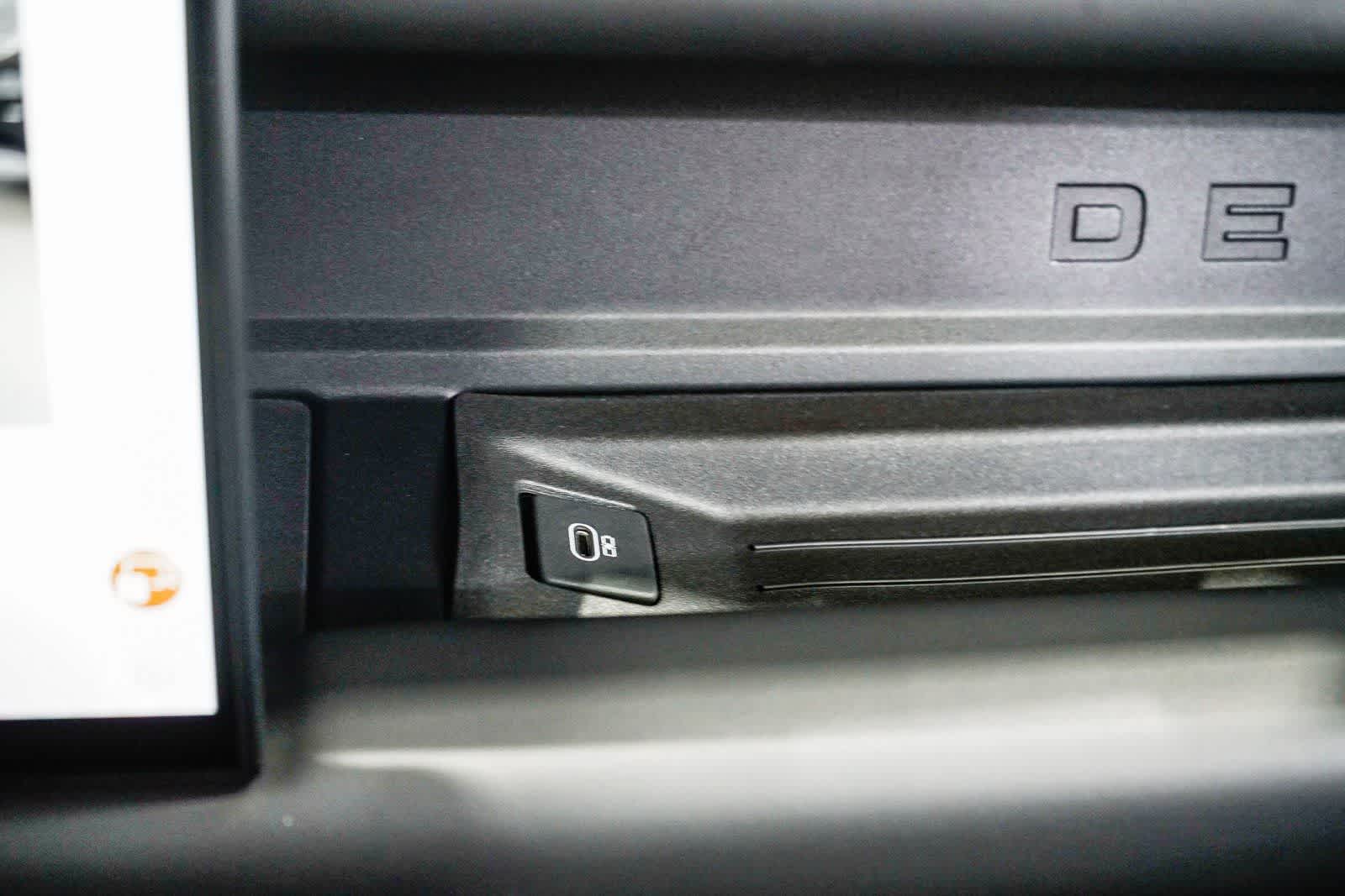 Thumbnail: 2023 Land Rover Defender - 23