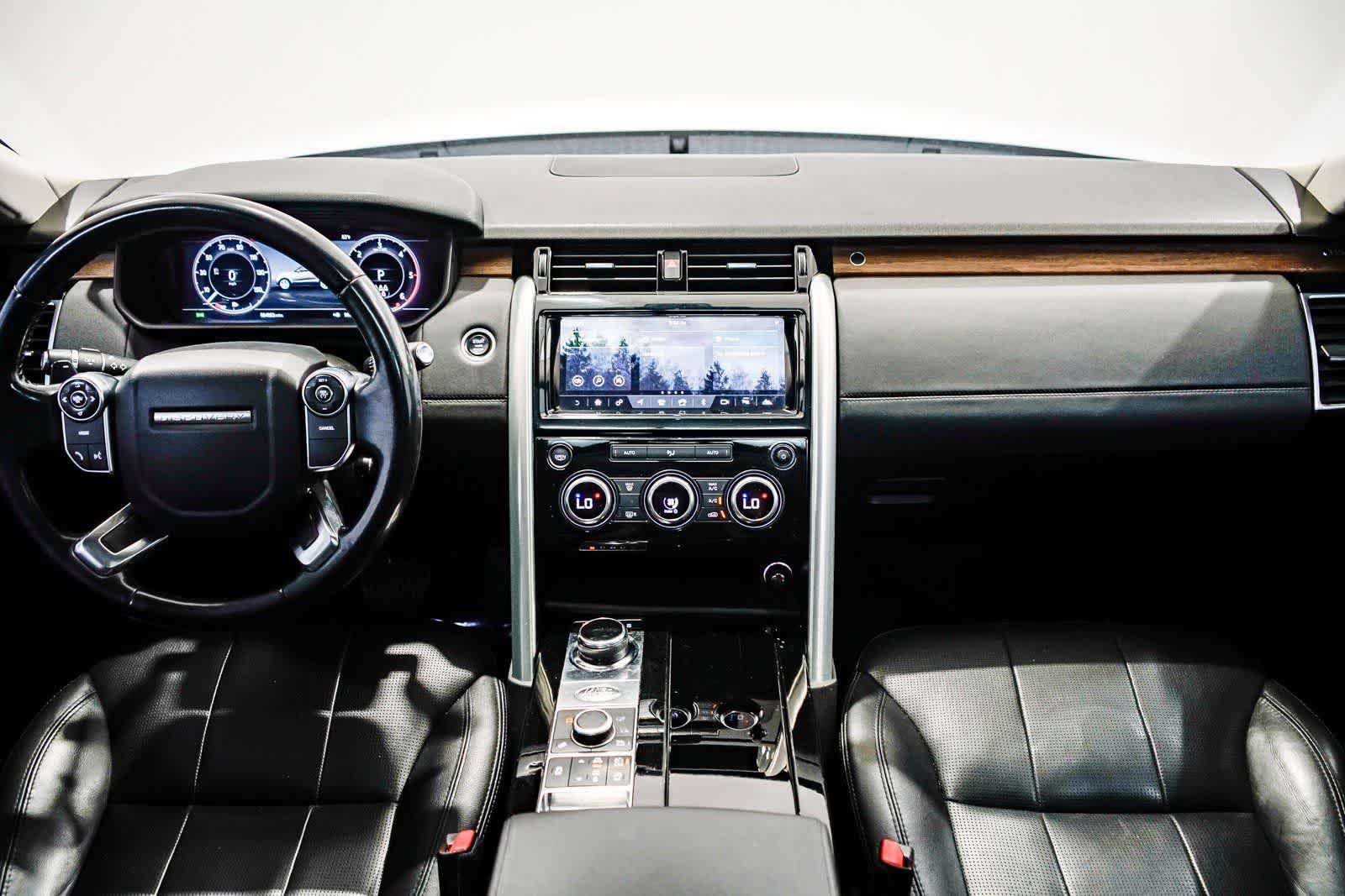 Thumbnail: 2018 Land Rover Discovery - 12