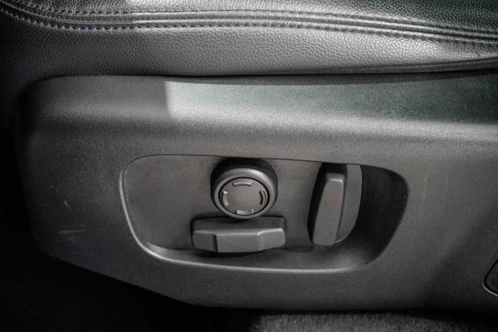 Thumbnail: 2024 Land Rover Range Rover Velar - 20