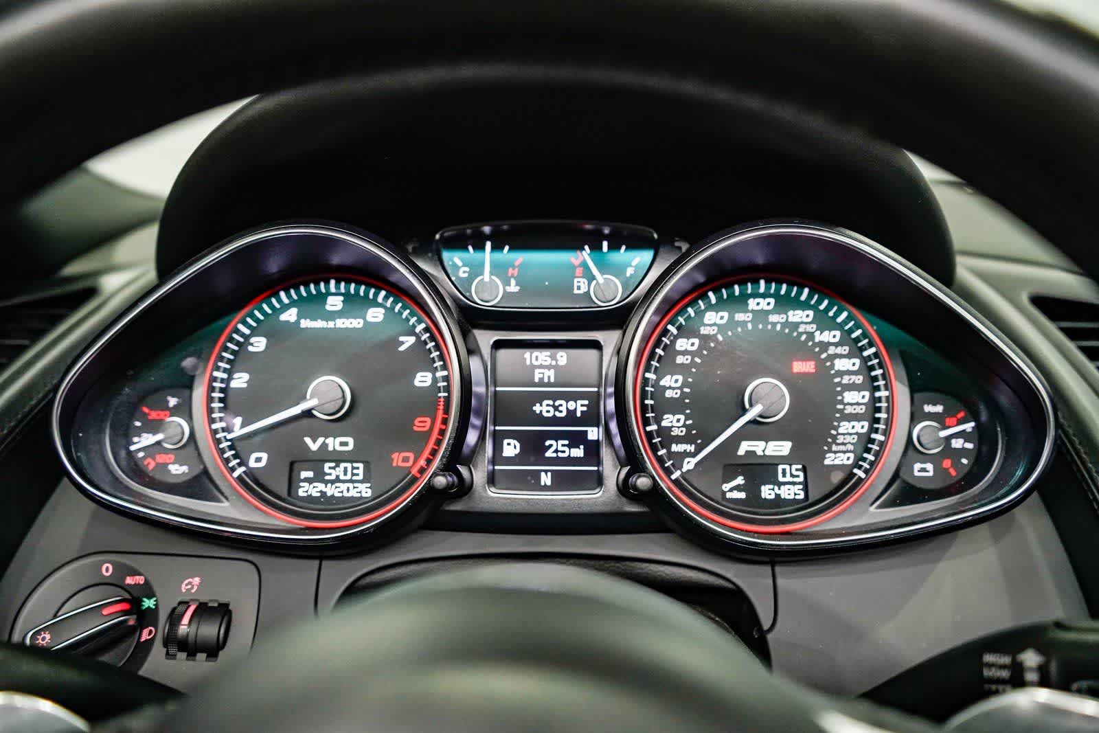 Thumbnail: 2011 Audi R8 - 31