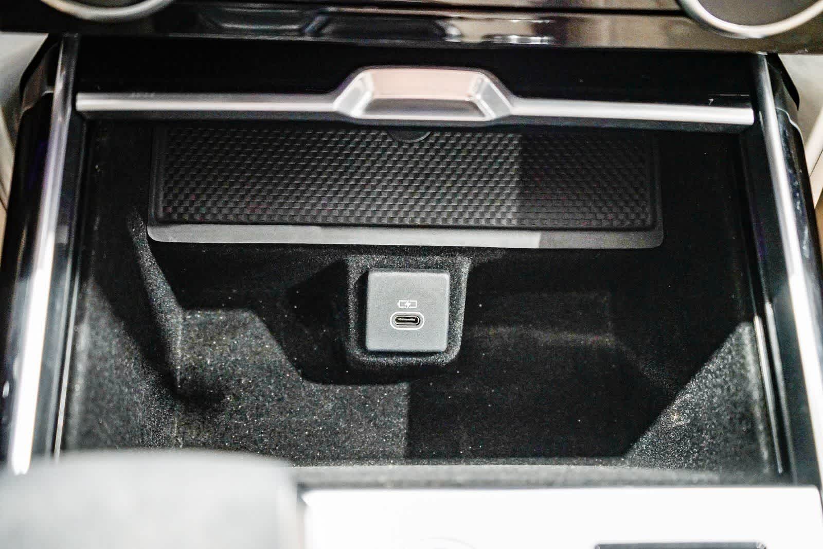 Thumbnail: 2023 Land Rover Range Rover - 22