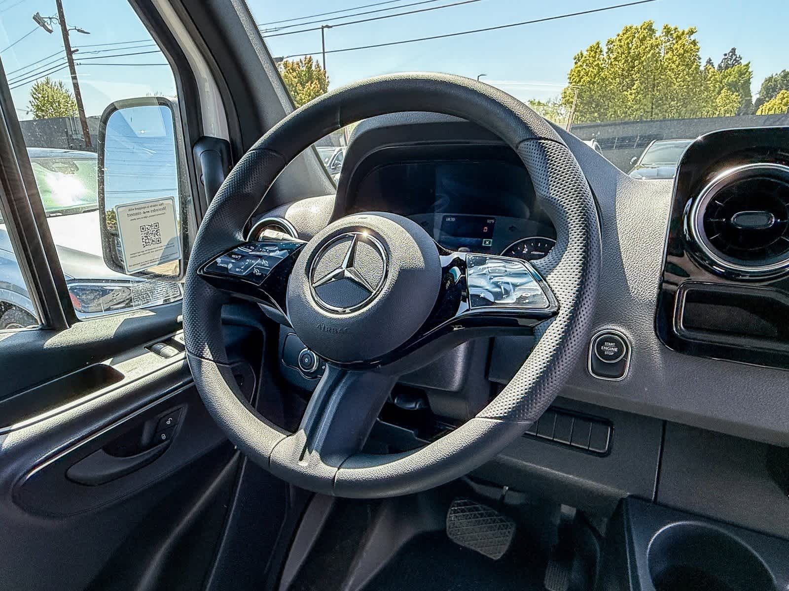 Thumbnail: 2025 Mercedes-Benz Sprinter - 16