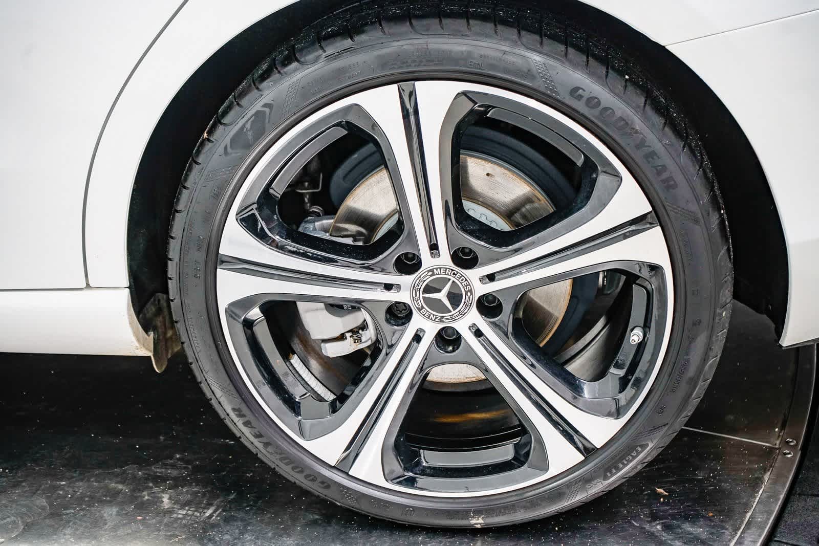 Thumbnail: 2025 Mercedes-Benz C-Class - 10