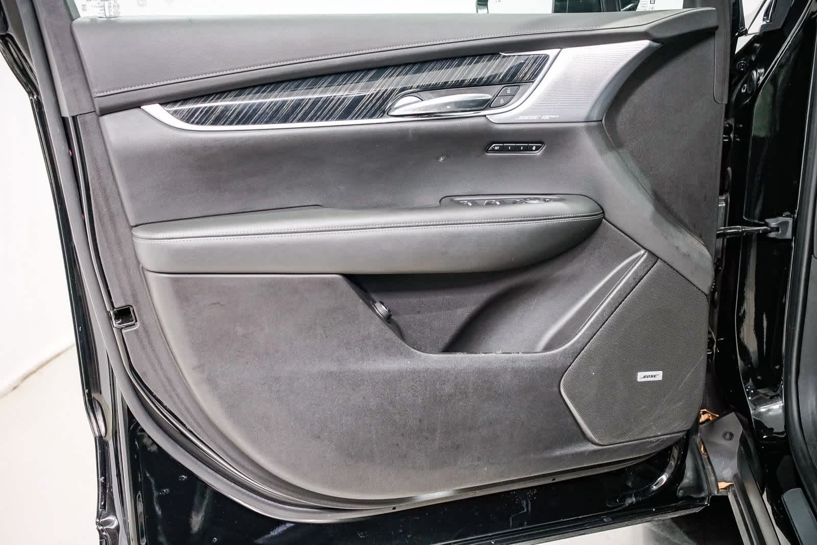 Thumbnail: 2023 Cadillac XT6 - 21