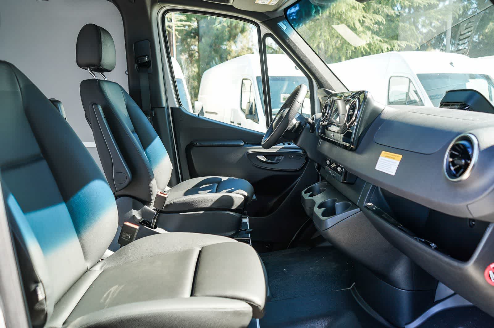 Thumbnail: 2026 Mercedes-Benz Sprinter - 16