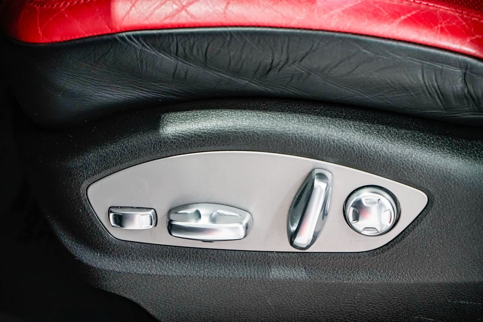 Thumbnail: 2020 Porsche Macan - 20