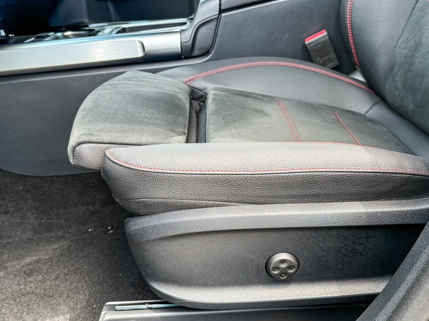 Thumbnail: 2025 Mercedes-Benz GLB - 22