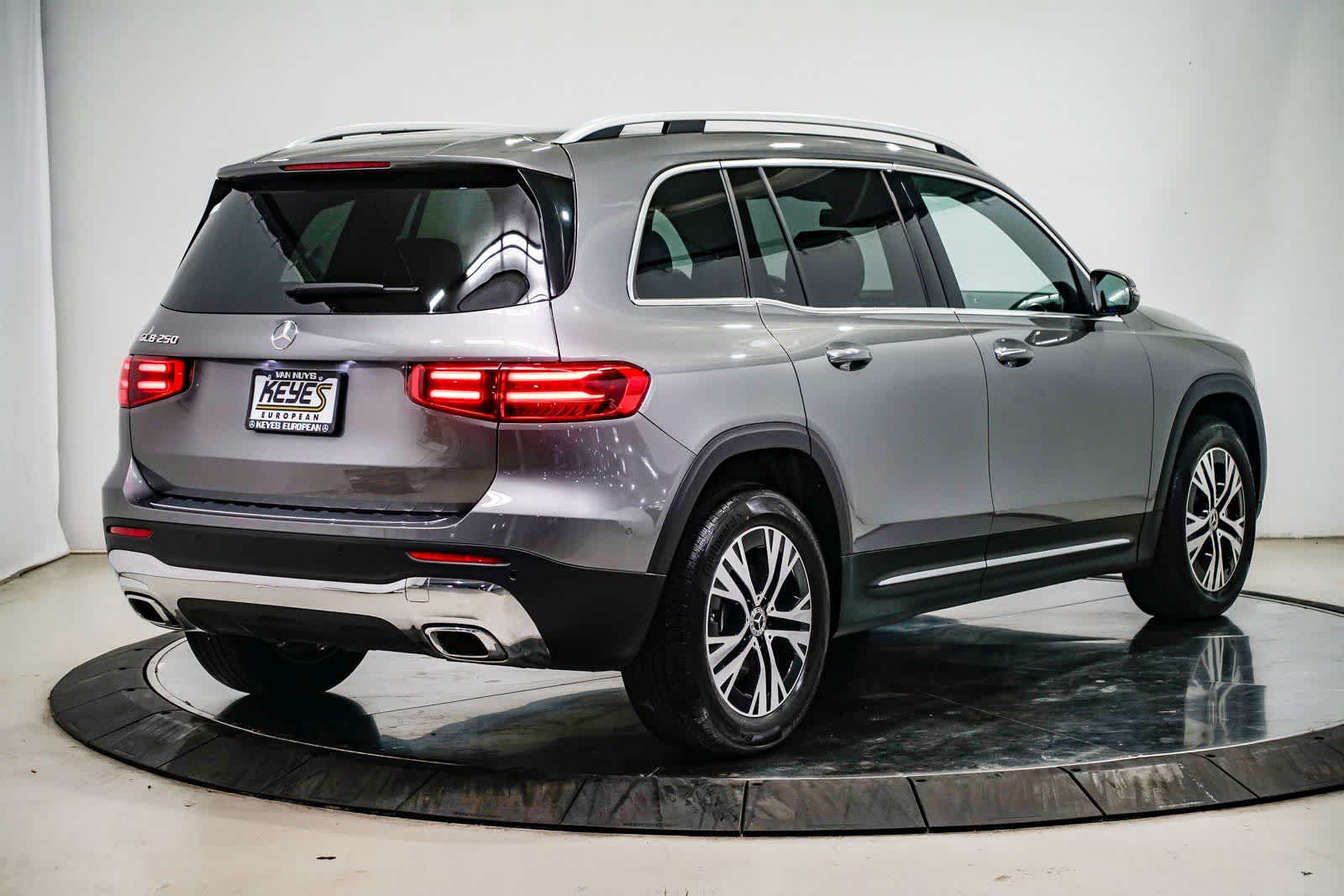 Thumbnail: 2026 Mercedes-Benz GLB - 4