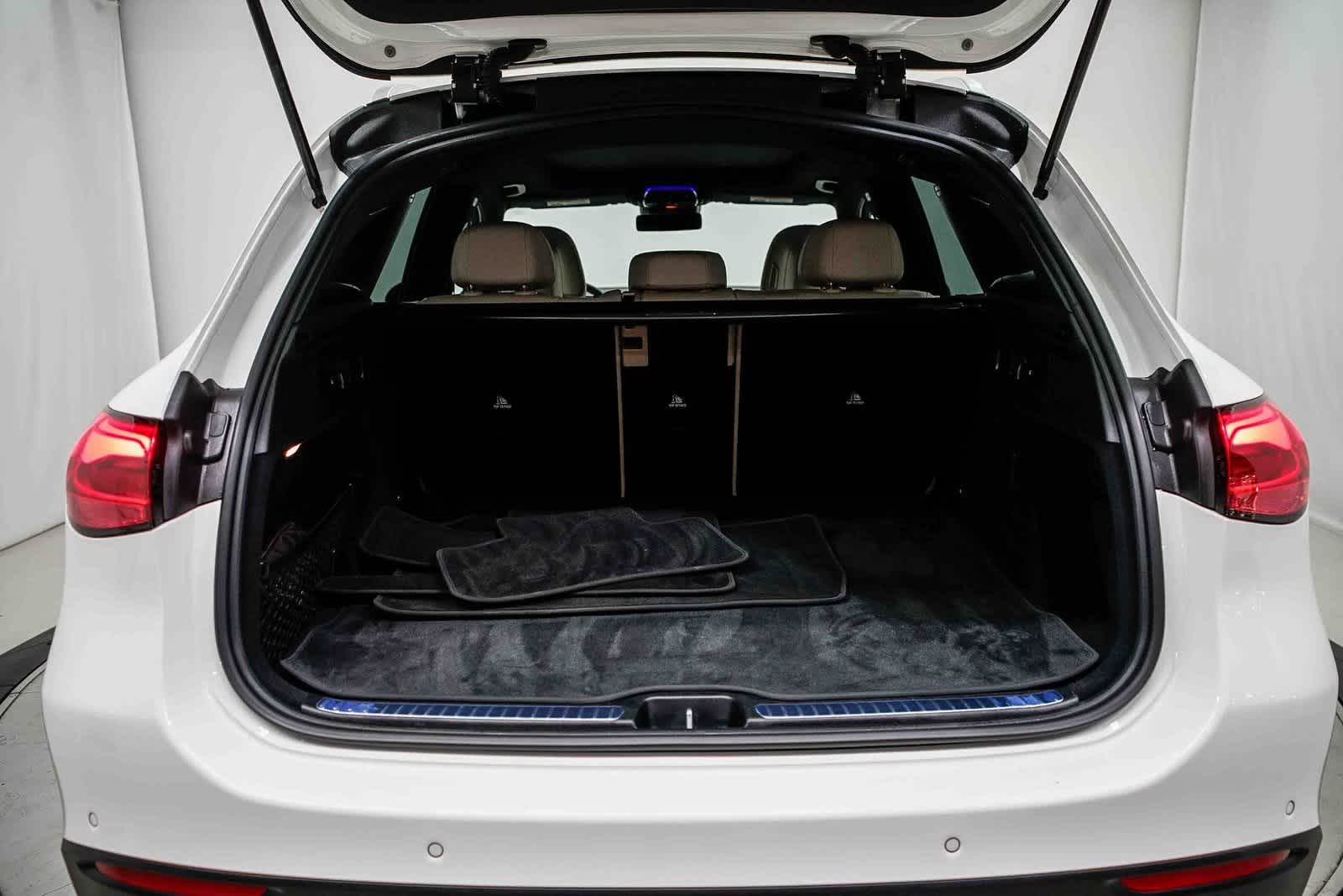 Thumbnail: 2025 Mercedes-Benz GLC - 27