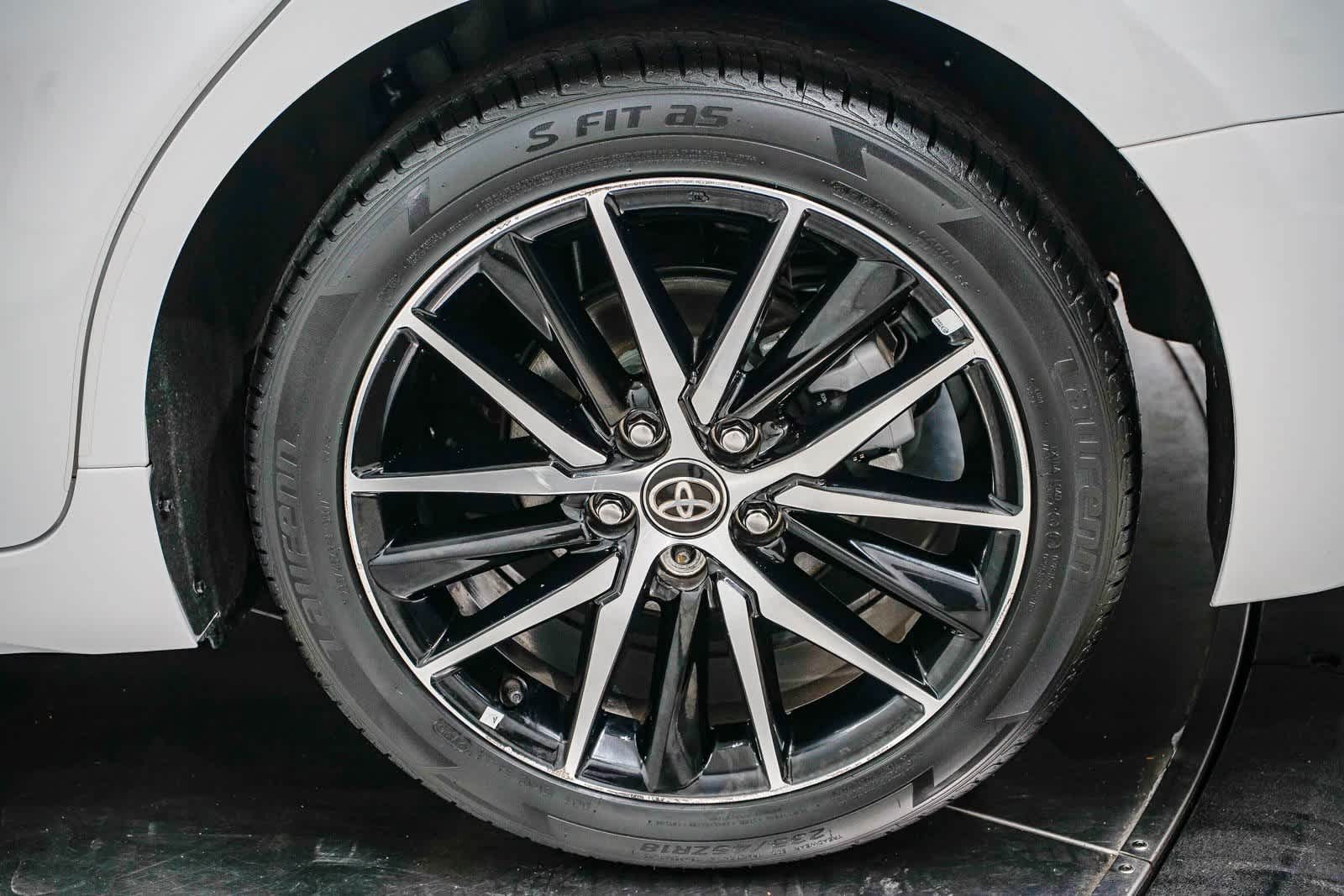 Thumbnail: 2023 Toyota Camry - 10