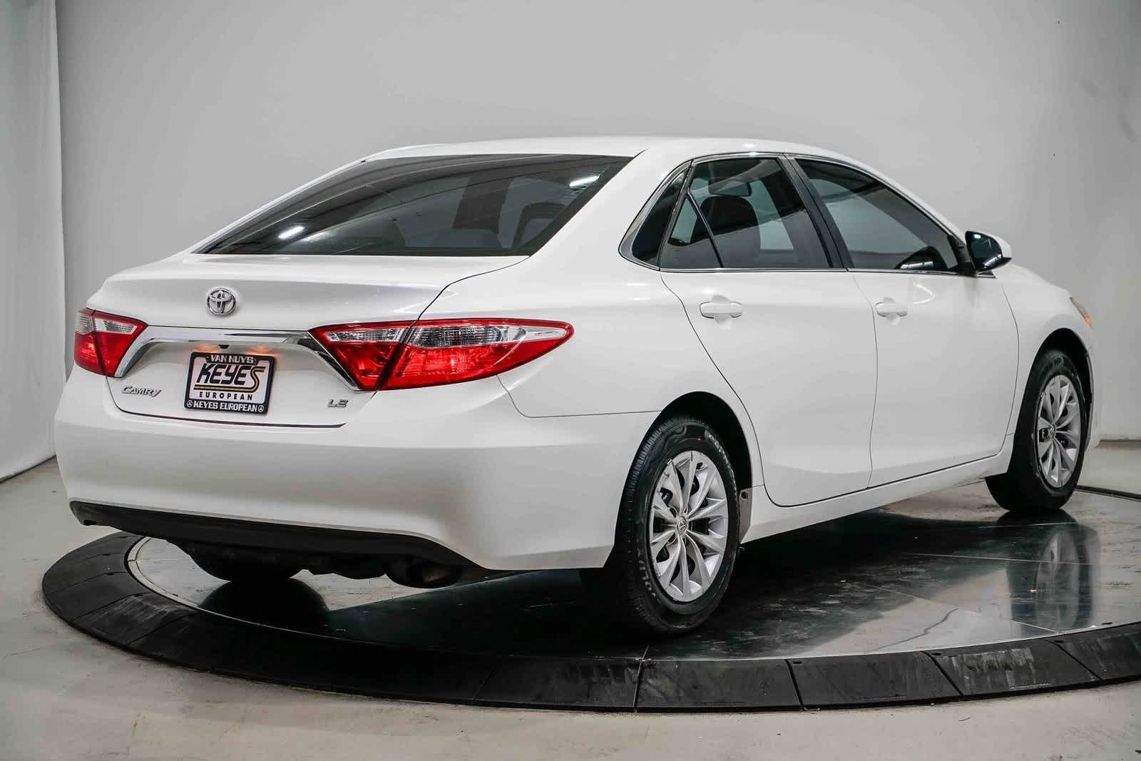 Thumbnail: 2017 Toyota Camry - 4