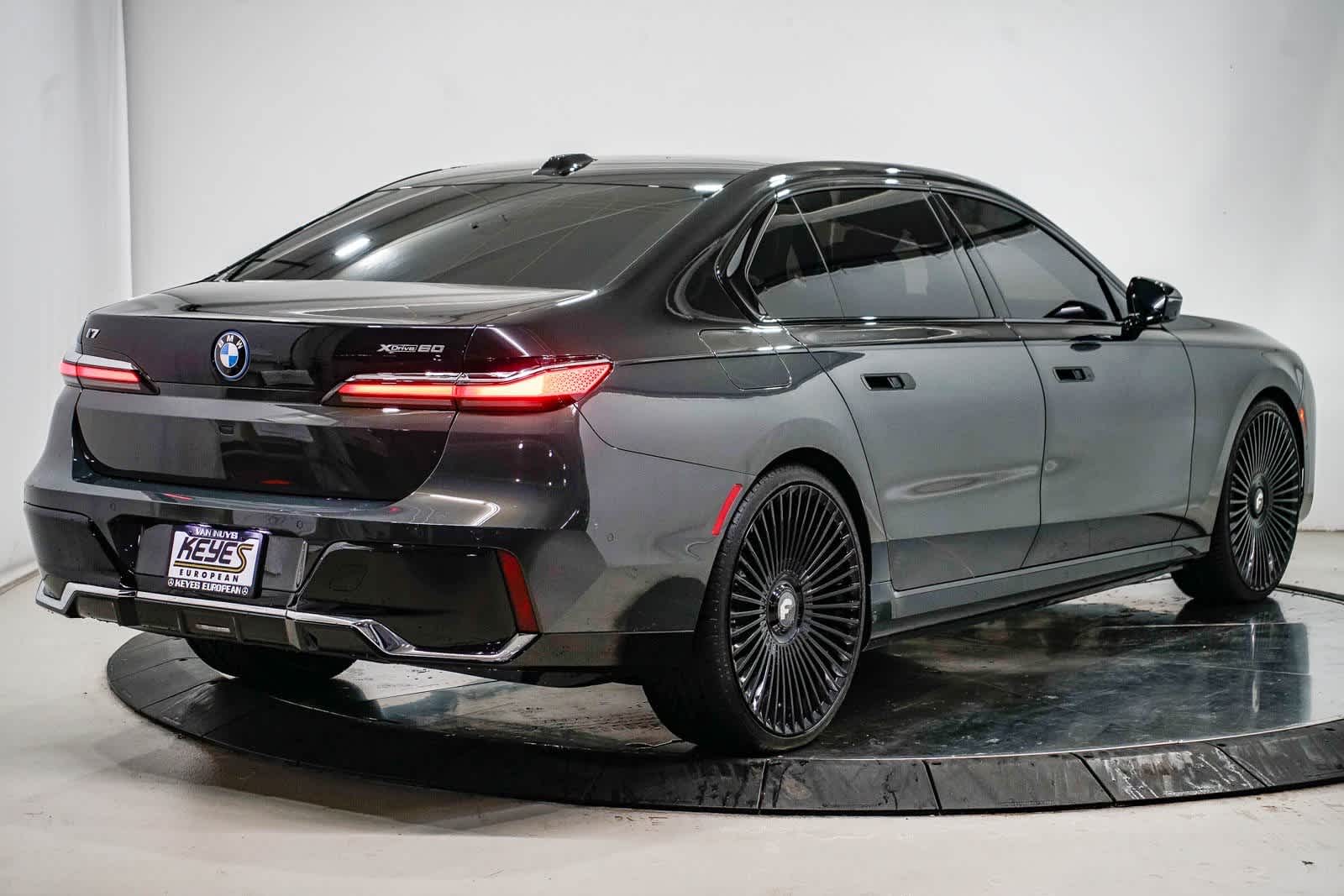 Thumbnail: 2023 BMW i7 - 4