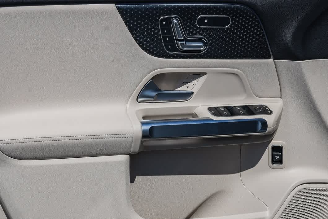 Thumbnail: 2025 Mercedes-Benz GLB - 26