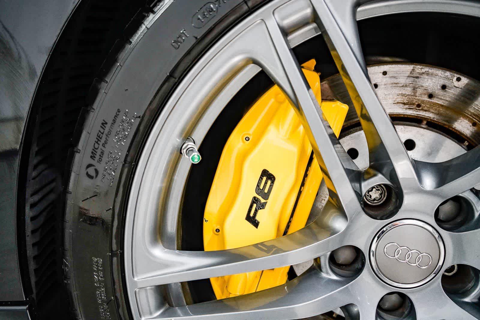 Thumbnail: 2011 Audi R8 - 39