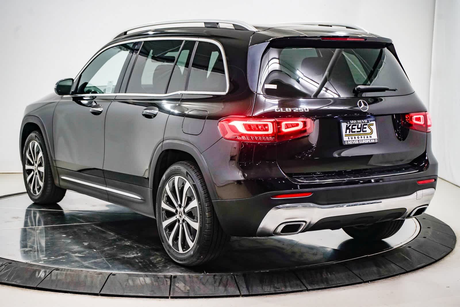 Thumbnail: 2022 Mercedes-Benz GLB - 2