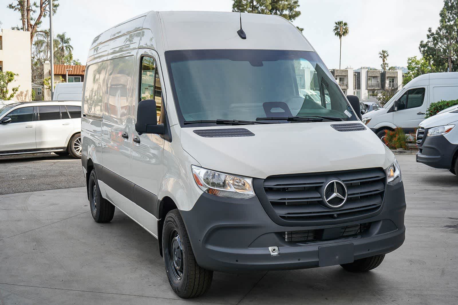 Thumbnail: 2026 Mercedes-Benz Sprinter - 3