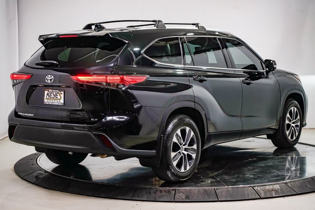 Used 2021 Toyota Highlander XLE SUV