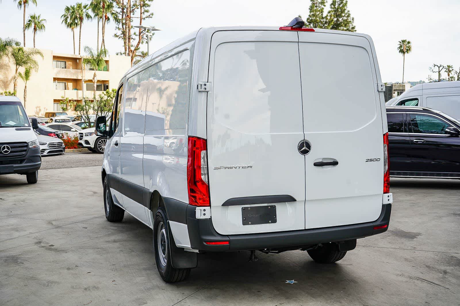 Thumbnail: 2026 Mercedes-Benz Sprinter - 6