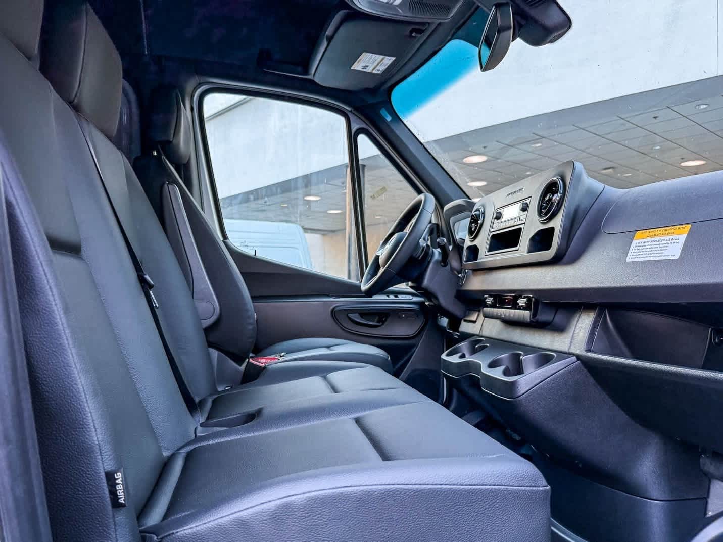 Thumbnail: 2025 Mercedes-Benz Sprinter - 18