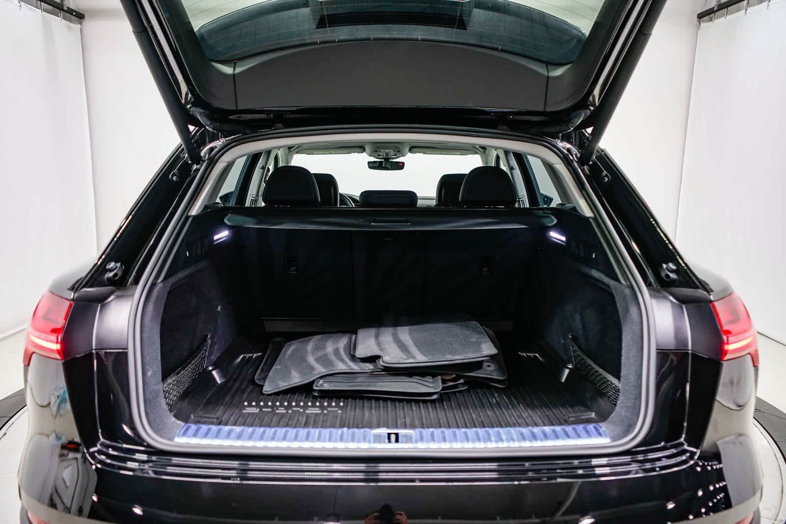 Thumbnail: 2024 Audi Q8 e-tron - 27