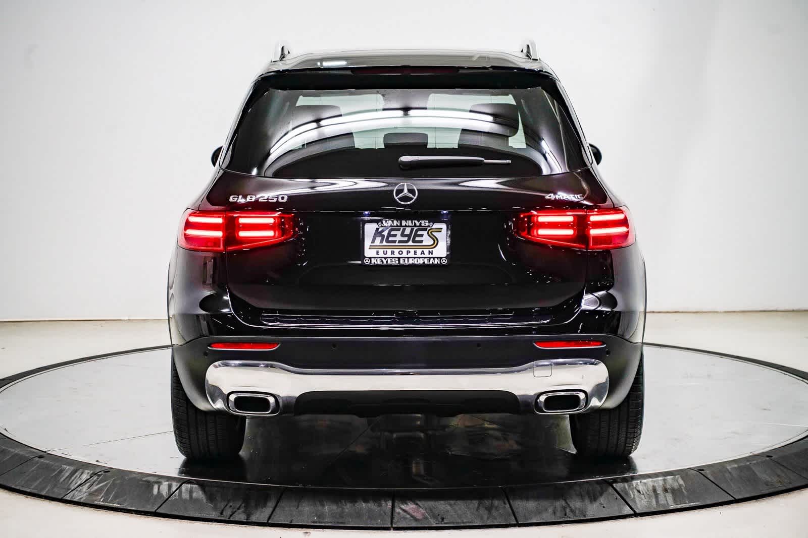 Thumbnail: 2025 Mercedes-Benz GLB - 3