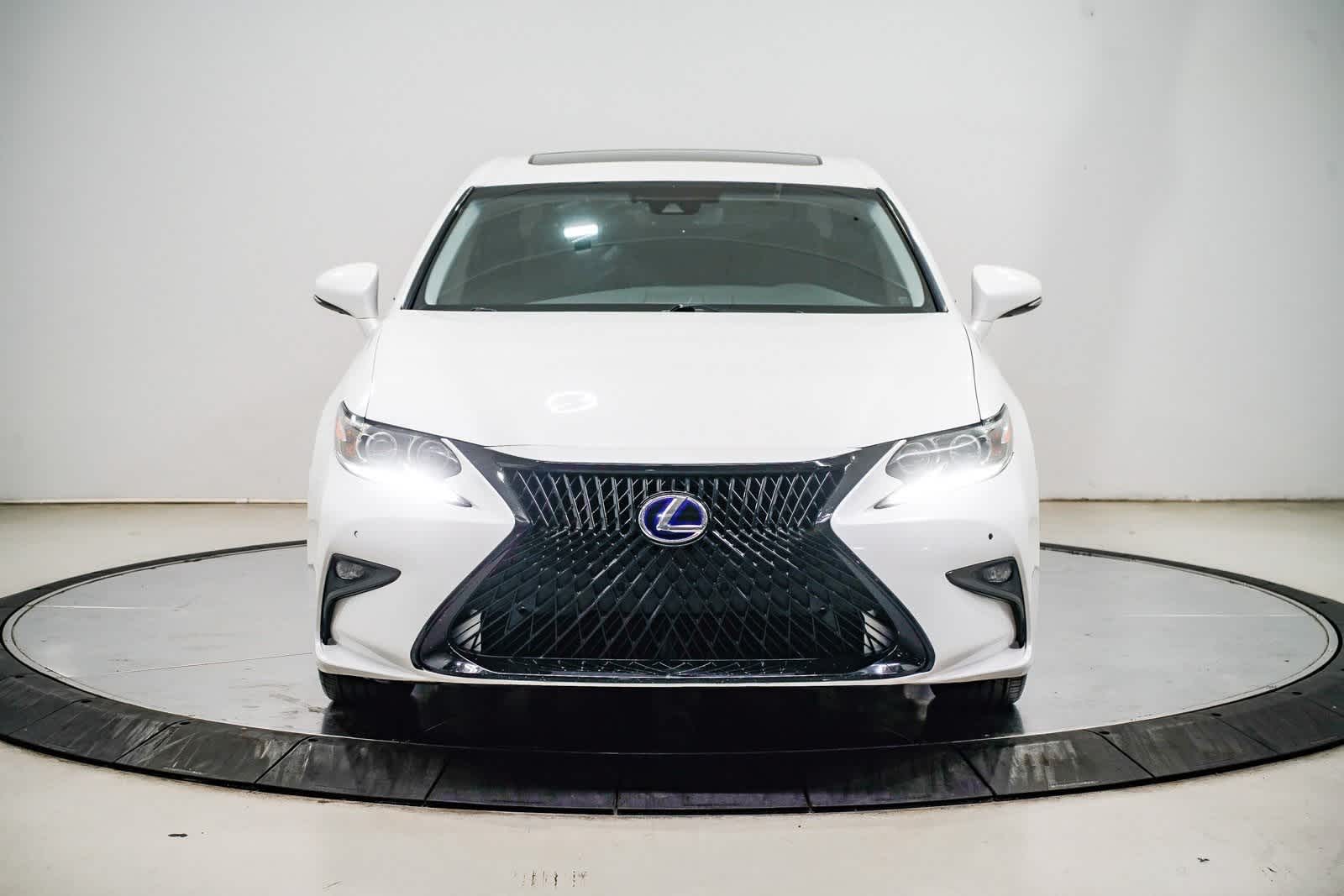 Thumbnail: 2017 Lexus ES - 6