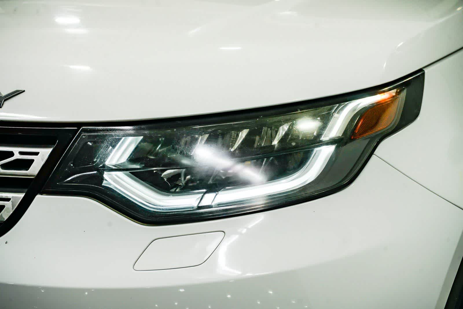 Thumbnail: 2018 Land Rover Discovery - 7