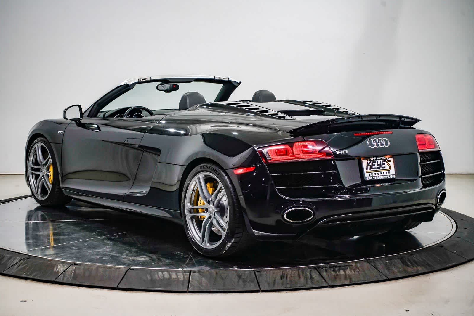 Thumbnail: 2011 Audi R8 - 8