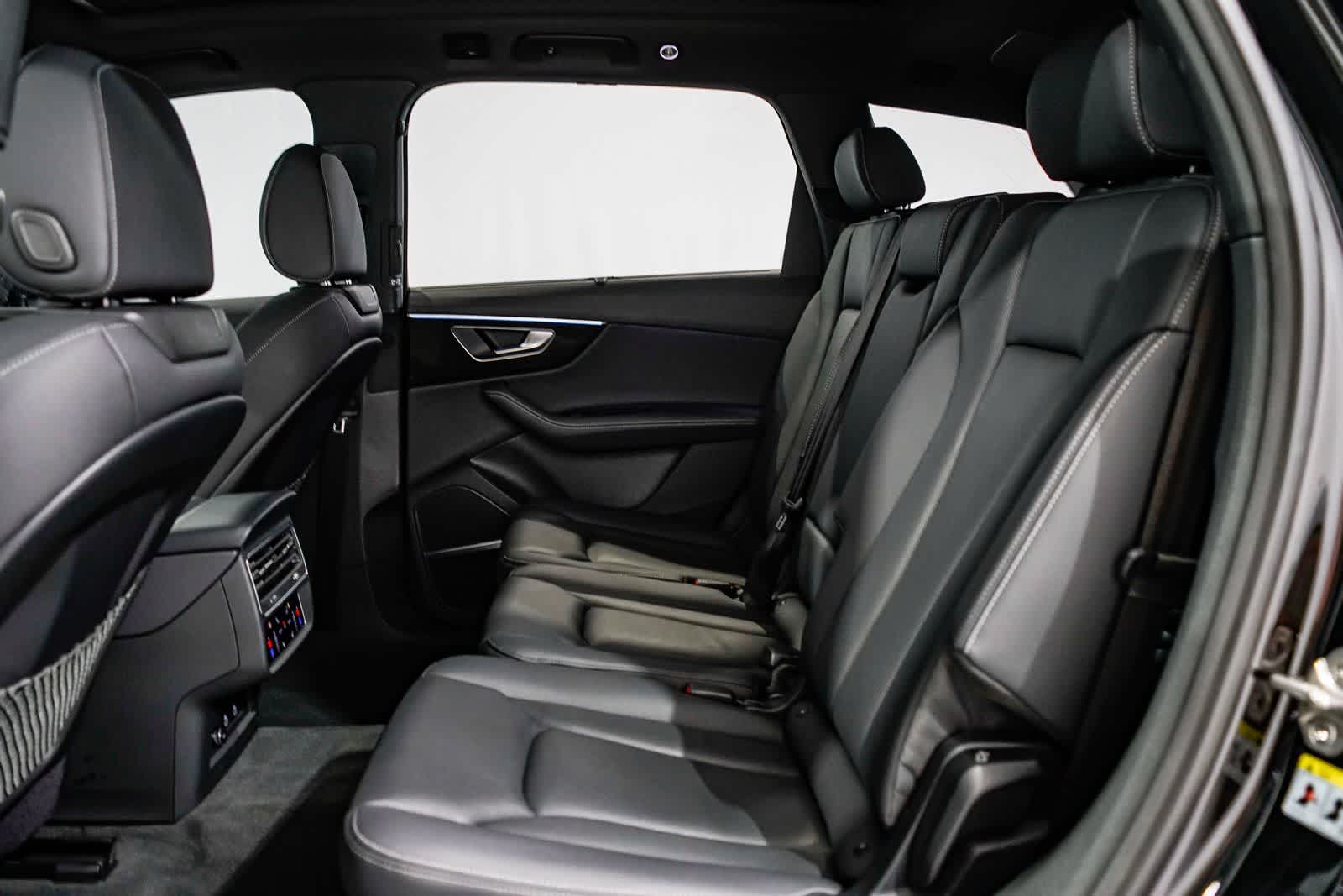 Thumbnail: 2025 Audi Q7 - 18