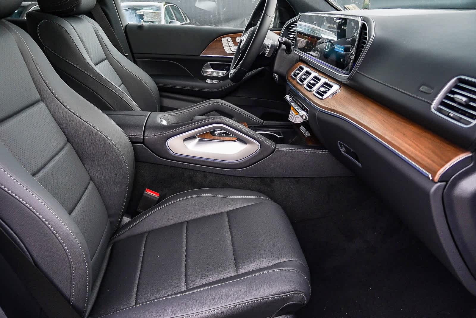 Thumbnail: 2026 Mercedes-Benz GLE - 38