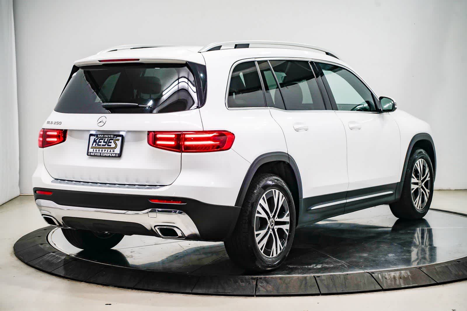 Thumbnail: 2026 Mercedes-Benz GLB - 4