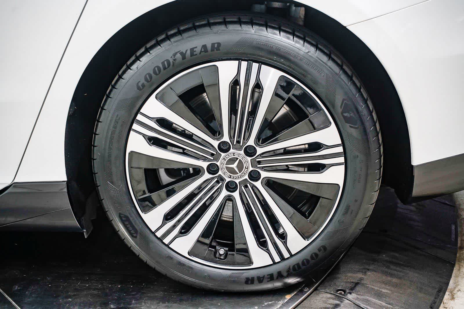 Thumbnail: 2023 Mercedes-Benz EQS - 10