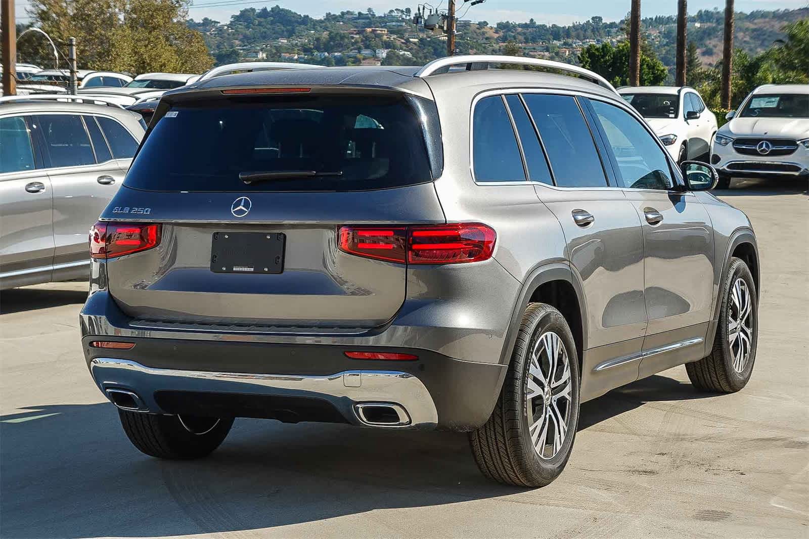 Thumbnail: 2026 Mercedes-Benz GLB - 4