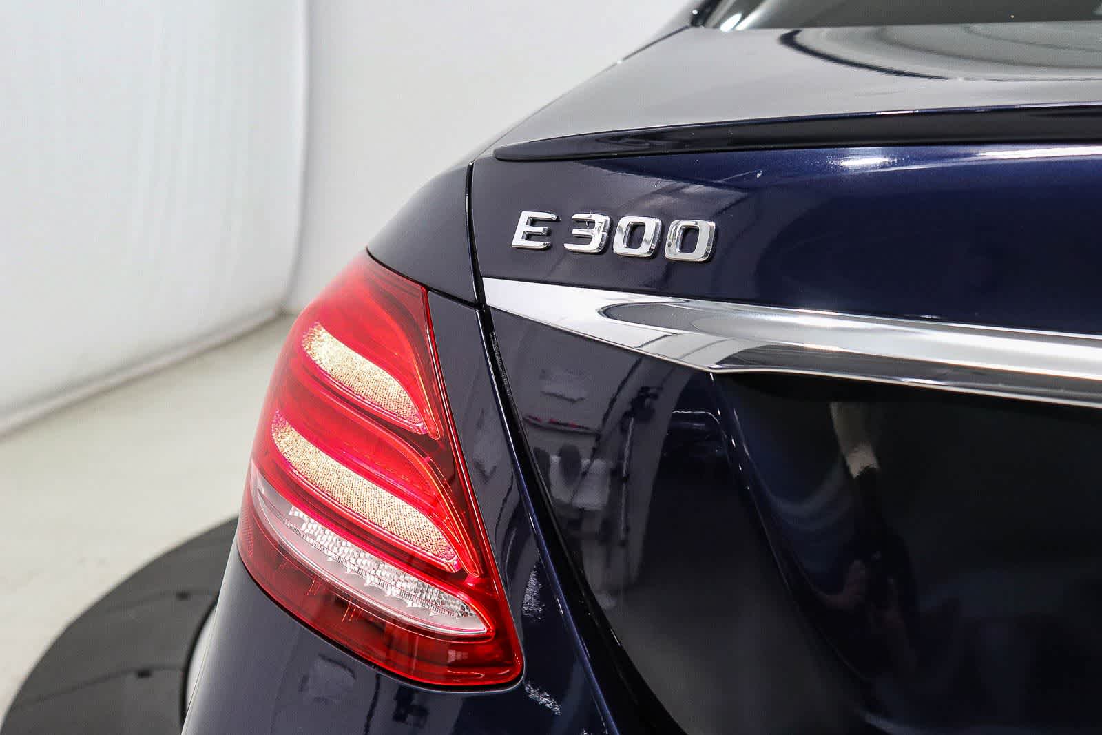 Thumbnail: 2017 Mercedes-Benz E-Class - 11