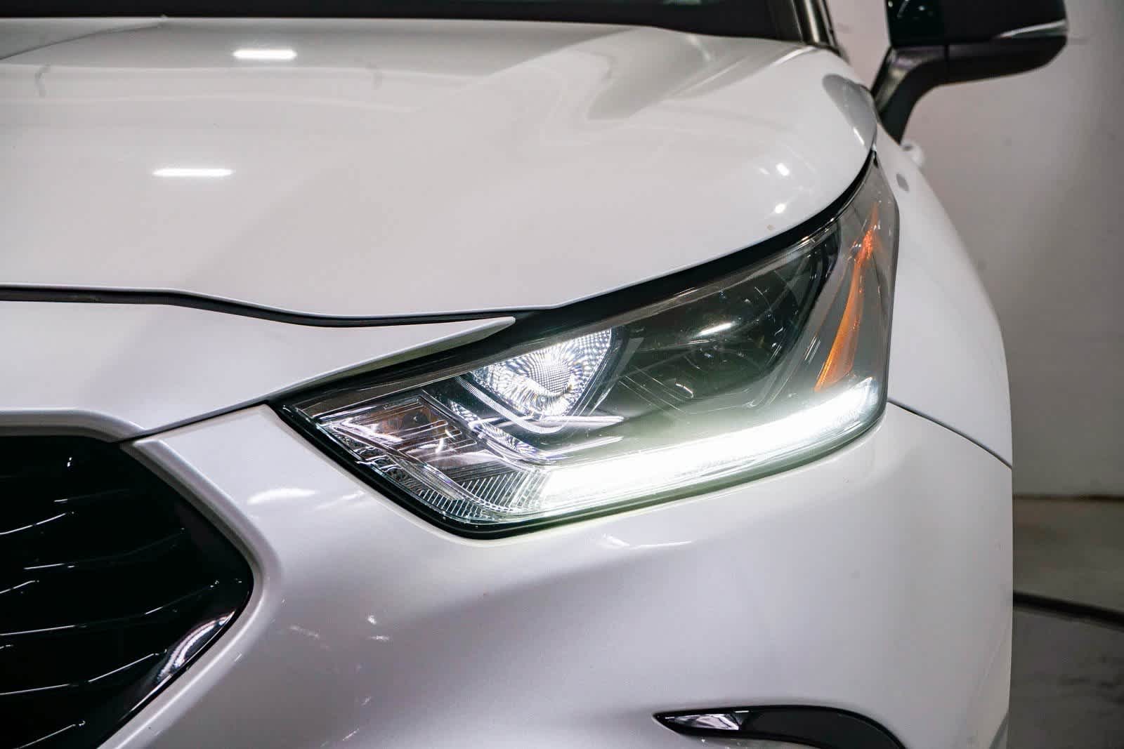 Thumbnail: 2023 Toyota Highlander - 8