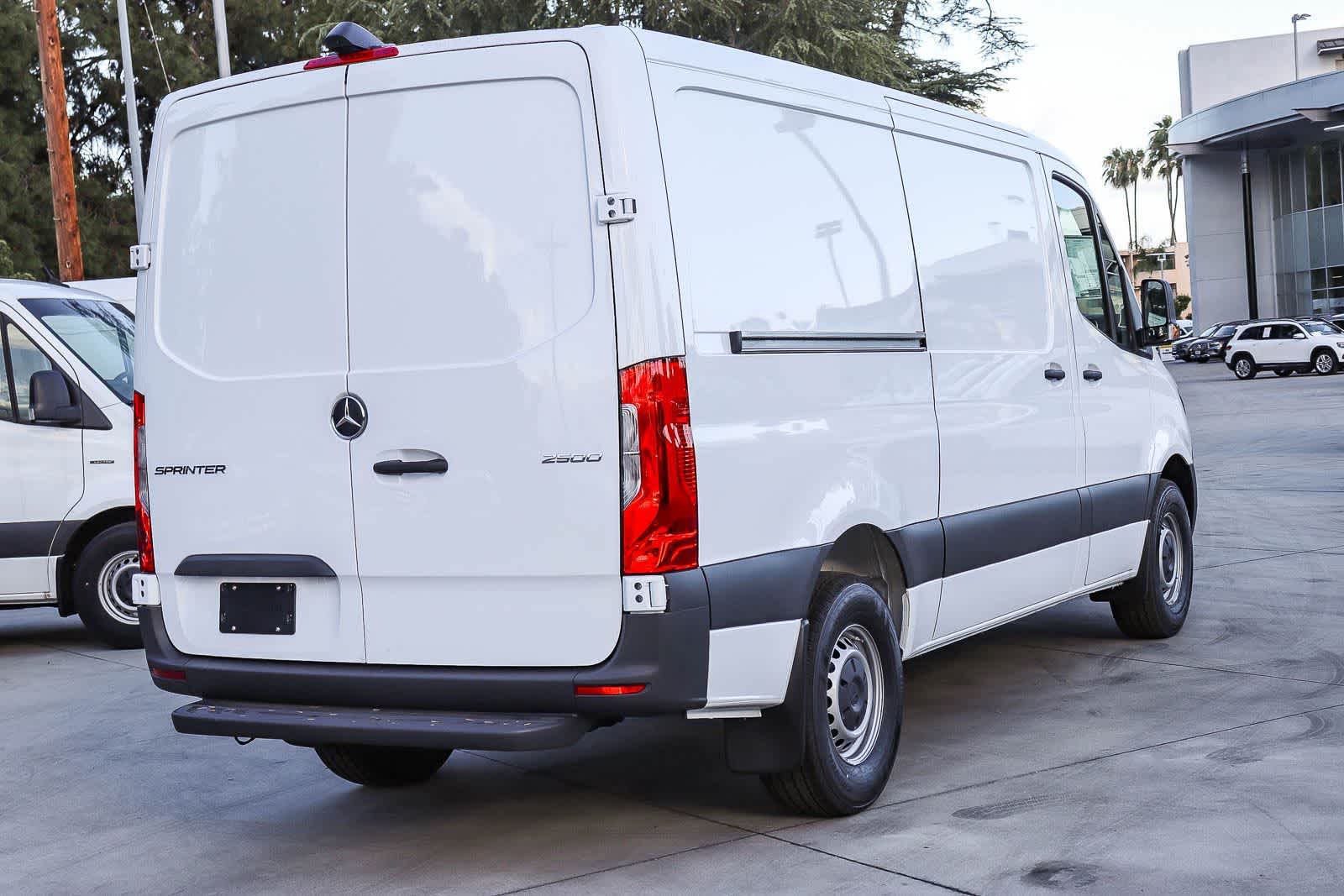Thumbnail: 2026 Mercedes-Benz Sprinter - 4