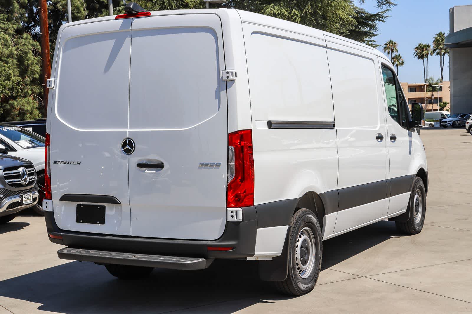 Thumbnail: 2026 Mercedes-Benz Sprinter - 4