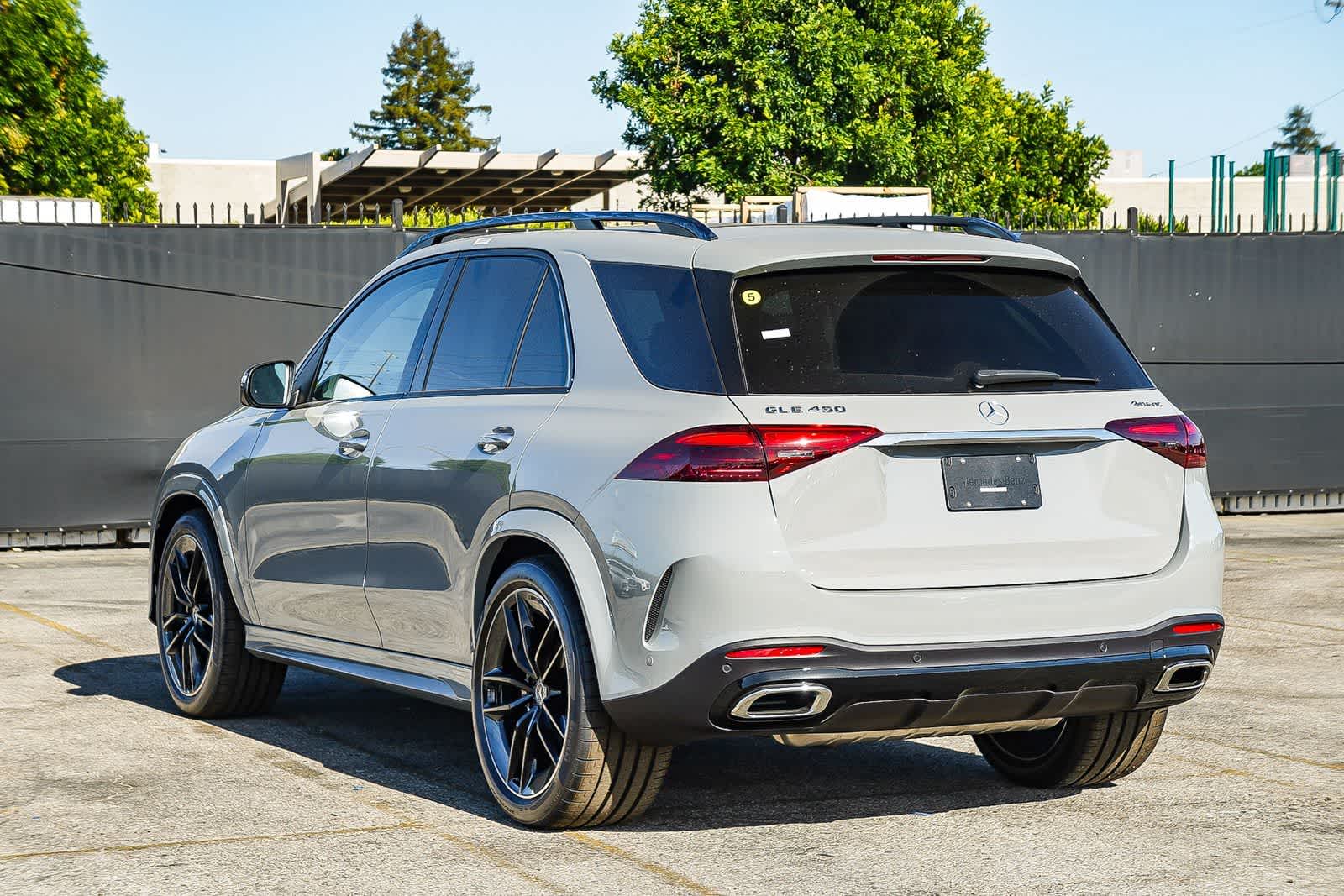 Thumbnail: 2026 Mercedes-Benz GLE - 4