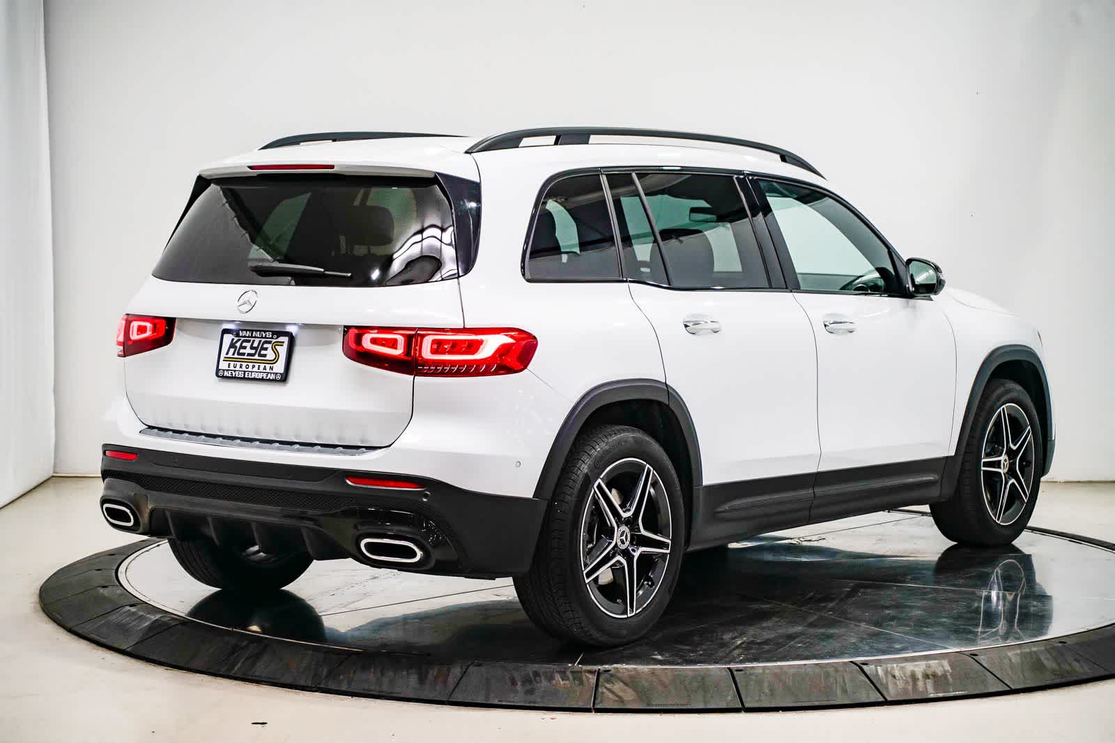 Thumbnail: 2023 Mercedes-Benz GLB - 4