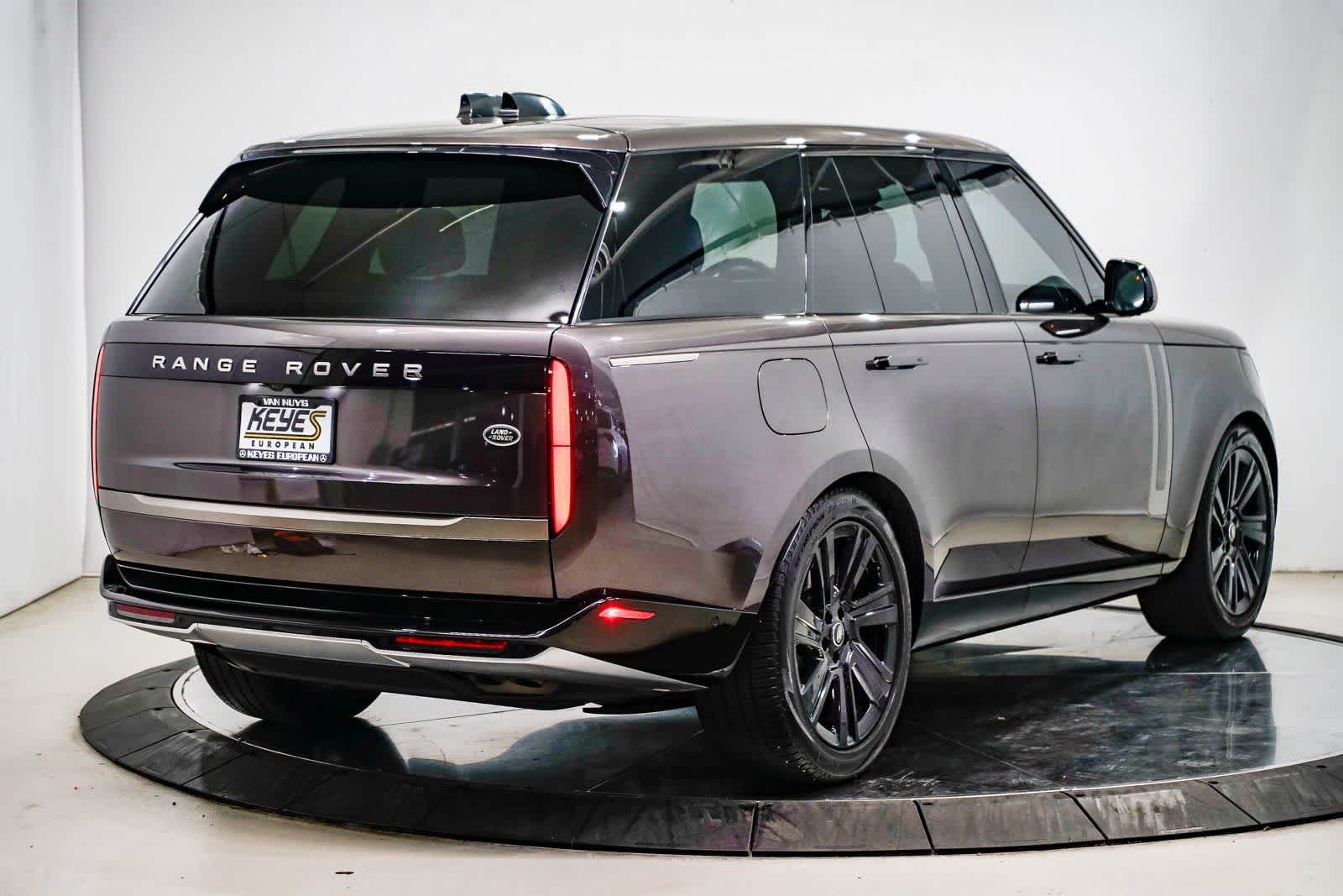 Thumbnail: 2023 Land Rover Range Rover - 4