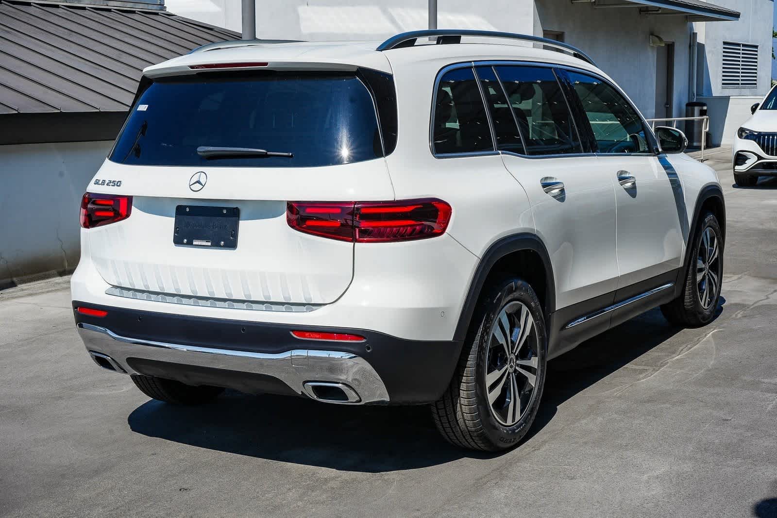 Thumbnail: 2025 Mercedes-Benz GLB - 4