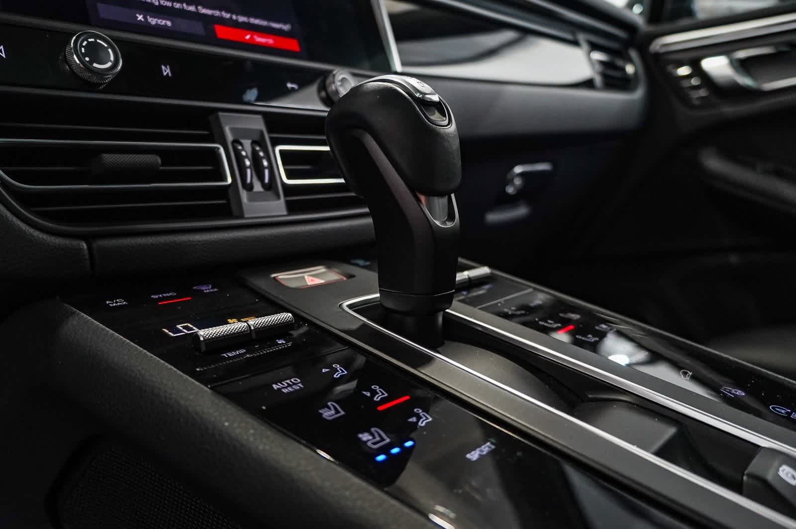 Thumbnail: 2023 Porsche Macan - 25
