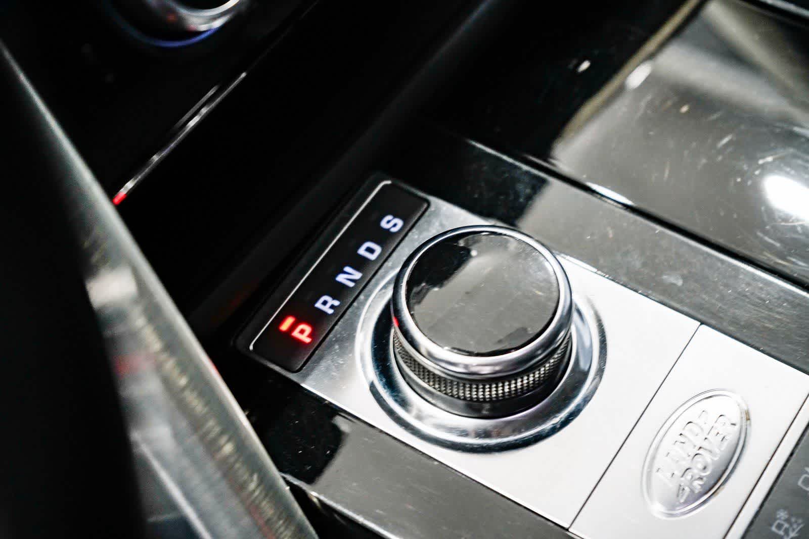 Thumbnail: 2018 Land Rover Discovery - 22