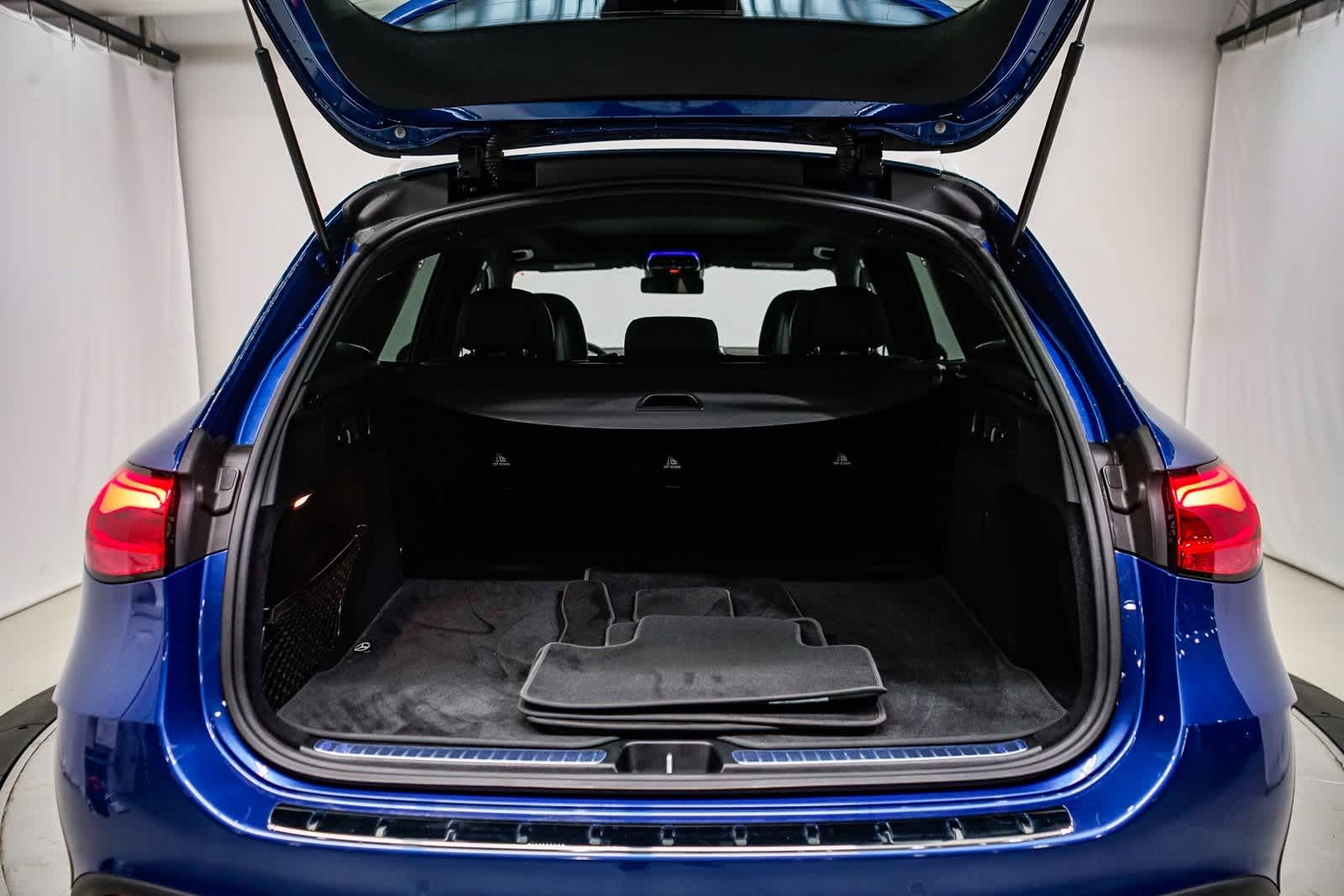 Thumbnail: 2023 Mercedes-Benz GLC - 27