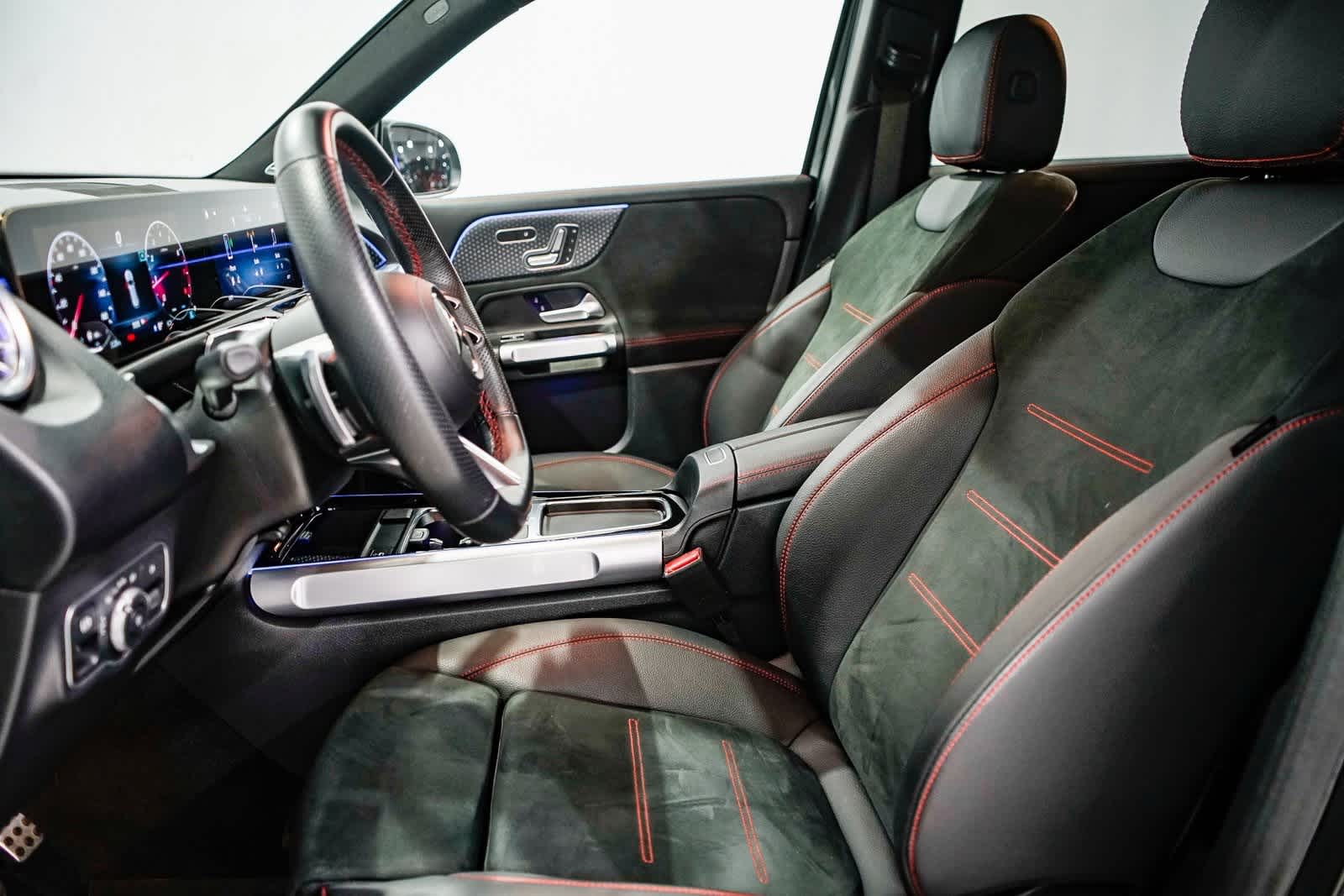 Thumbnail: 2025 Mercedes-Benz GLB - 16