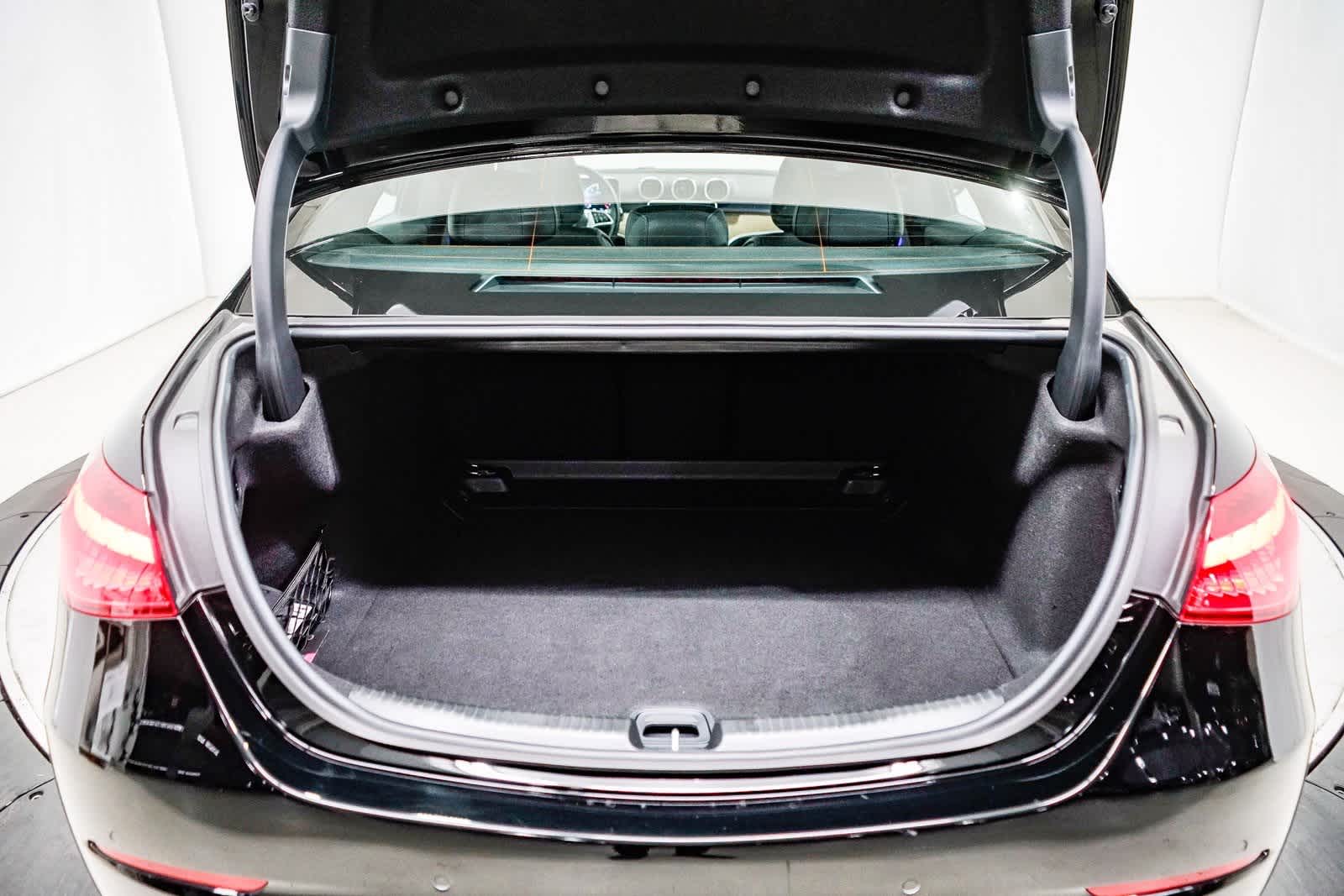 Thumbnail: 2025 Mercedes-Benz C-Class - 27