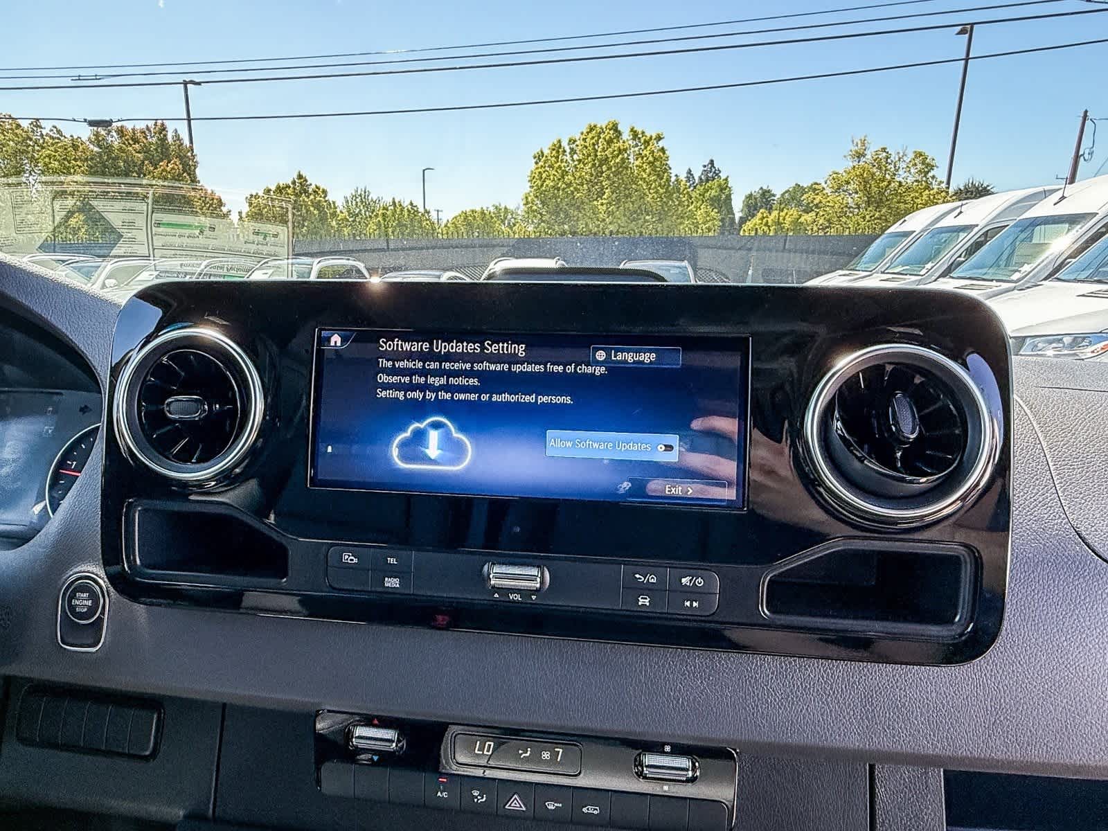 Thumbnail: 2025 Mercedes-Benz Sprinter - 15